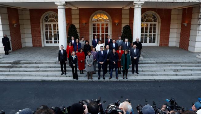 Foto de grupo del nuevo Consejo de Ministros.