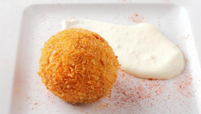 Croqueta de ternasco de Aragón que elabora el Bar Cervino.