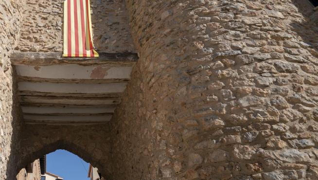 El Portal de Teruel en Sarrión, declarado monumento nacional en 1982.