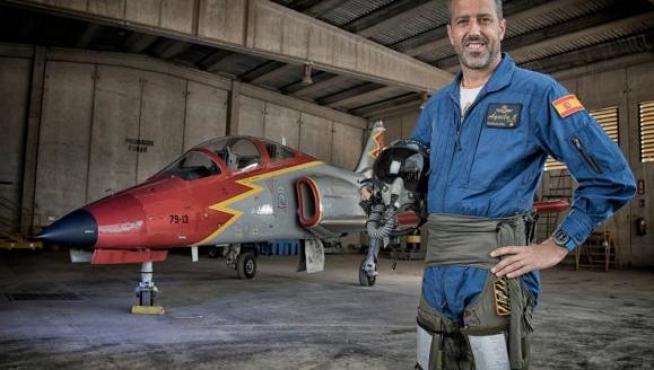 El comandante Eduardo Fermín Garvalena Crespo, fallecido tras accidentarse cuando pilotaba un C-101 de la Patrulla Águila.