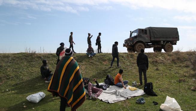 Refugees and migrants gather at the Turkish-Greek land border