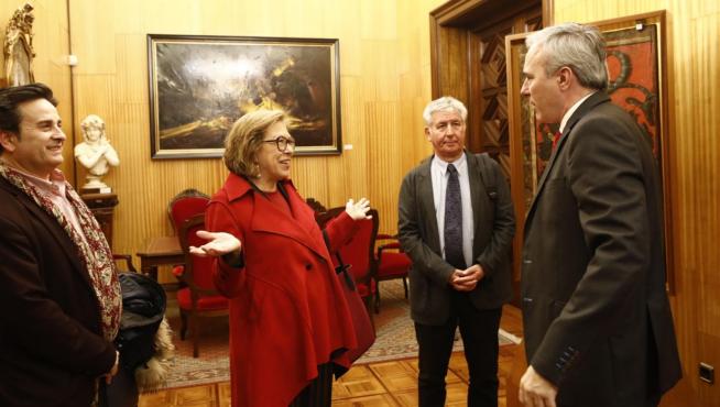 La consejera de Sanidad, Pilar Ventura, y el alcalde de Zaragoza, Jorge Azcón, este miércoles