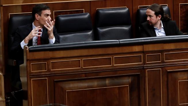 Pedro Sánchez y Pablo Iglesias, durante el pleno del Congreso.