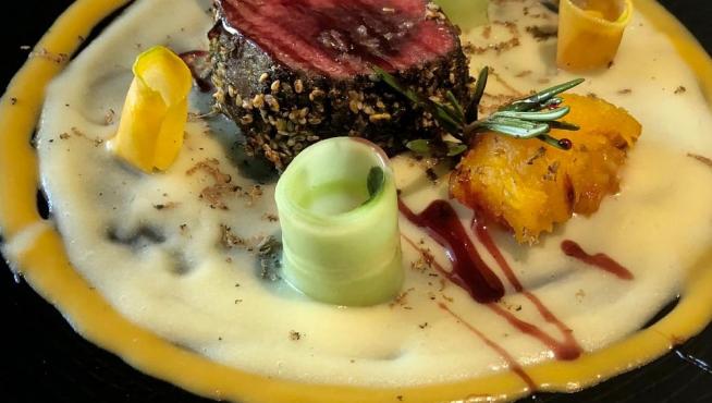 Plato con lomo de viervo preparado por María José Meda.