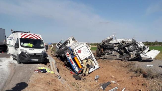 Estado en el que han quedado los vehículos tras el accidente.