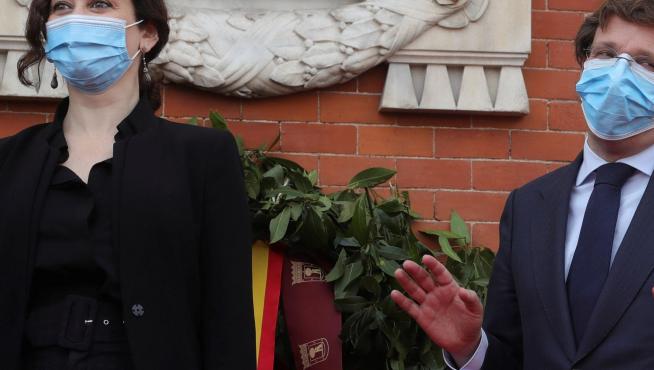 Isabel Díaz Ayuso y el alcalde de Madrid, José Luís Martínez Almeida, en los actos del Dos de Mayo.