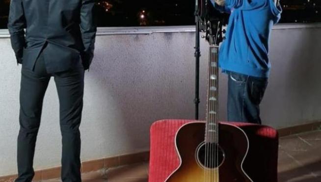 Roberto Isasi durante la grabación de su nuevo videoclip.