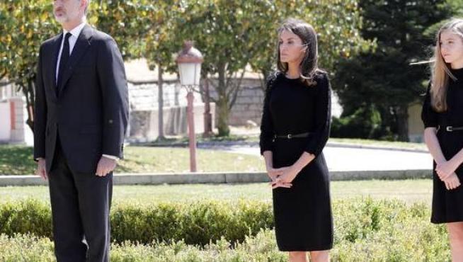 La princesa Leonor, los Reyes y la infanta Sofía durante el minuto de silencio