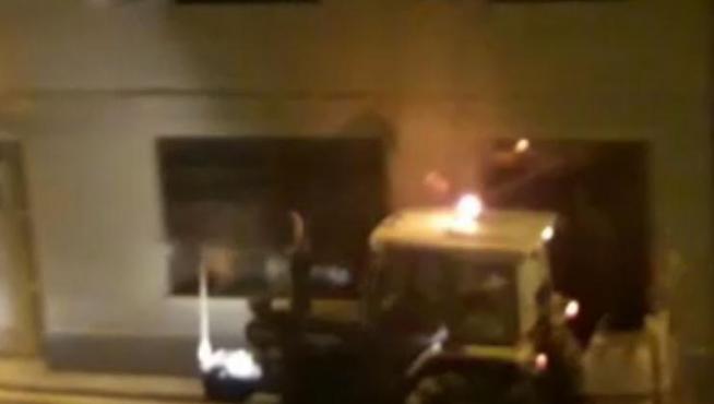 Un residente de Montañana sale cada noche a desinfectar las calles del barrio.