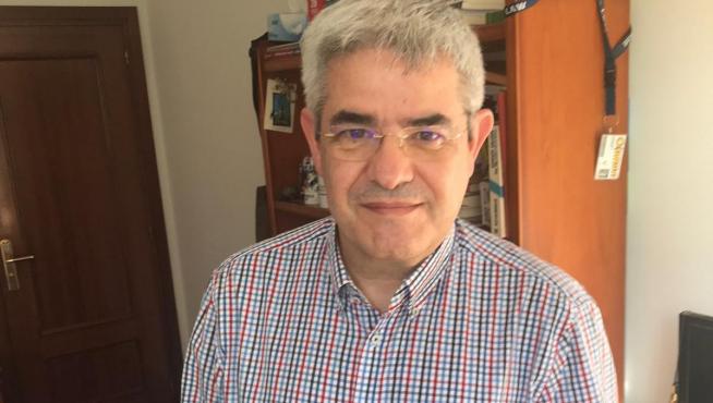 Javier Sanz, experto en Medio Ambiente, en su domicilio en La Coruña.