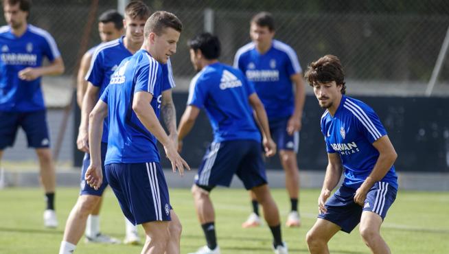 Nieto, Delmás y Vigaray en el entrenamiento de este miércoles. Los tres pueden ser titulares.