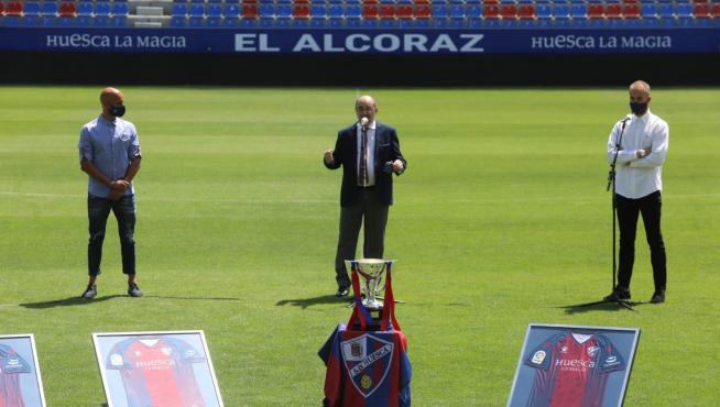 Lambán, en la recepción de la SD Huesca por el título de liga y el ascenso a Primera.