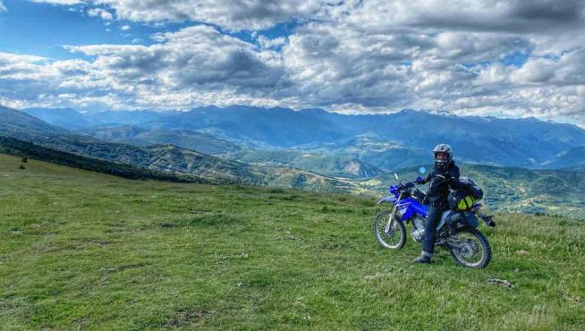 El Pirineo, en moto.