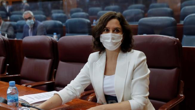 La presidenta regional, Isabel Díaz-Ayuso, al inicio del pleno de la Asamblea de Madrid