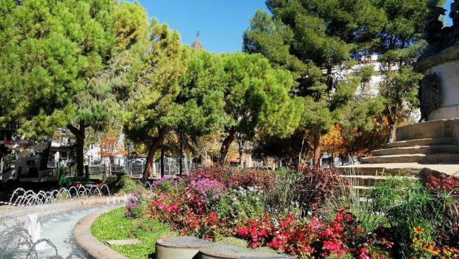 Trabajos de renovación que el servicio de Parques, Jardines e Infraestructuras Verdes ha iniciado en la Plaza de los Sitios de Zaragoza