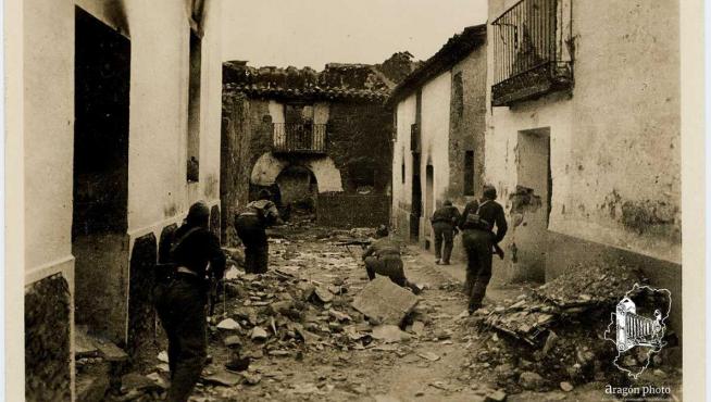 Toma de Siétamo (Huesca). Frente de Aragón. (Tarjeta postal fotográfica, 1937)