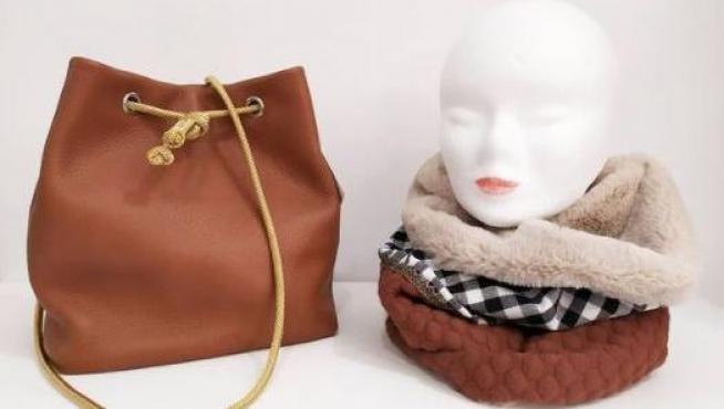 Bolso de Cleta y cuellos de Ana Albiac.