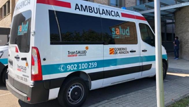 Ambulancia de transporte sanitario no urgente, en el hospital de Barbastro.