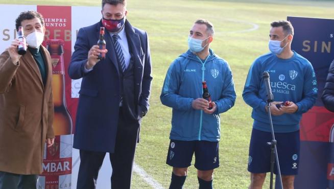 Enrique Ported, de Ambar, el consejero delegado Manolo Torres, los jugadores Ferreiro y Pedro López, y el director general Josete Ortas.