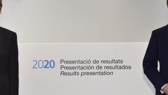 Jordi Gual y Gonzalo Gortazar consejero delegado de Caixabank en la presentación de los resultados