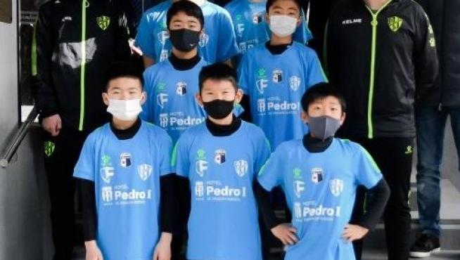 Los siete jóvenes futbolistas japoneses que van a entrenar con la cantera de la SD Huesca.