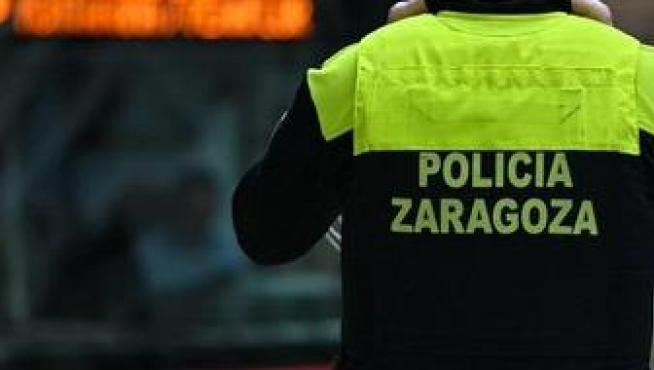 En el suceso han intervenido agentes de la Policía Local y bomberos de Zaragoza.