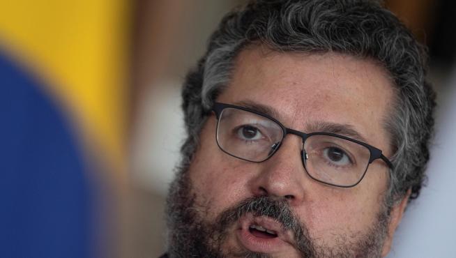 El canciller brasileño renuncia presionado por la base política de Bolsonaro