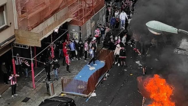 Quema de contenedores en los incidentes provocados por los aficionados del Athletic
