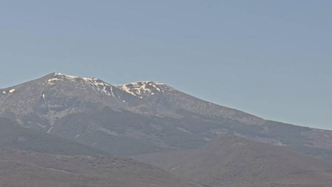 Vista del Moncayo y de Añón desde la nueva webcam instalada en la zona.