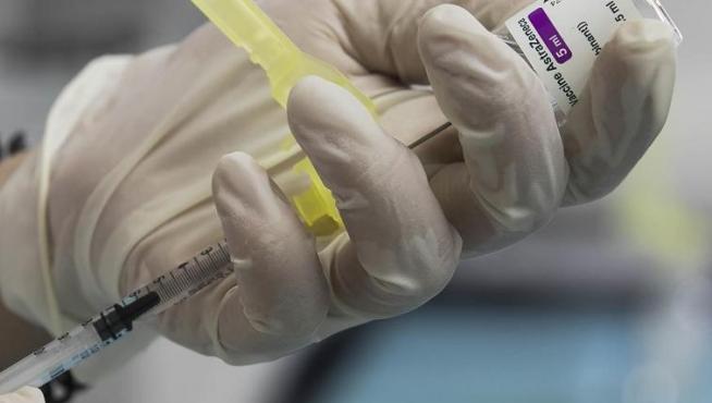 Vacunación con AstraZeneca en el centro de salud de la Bombarda en Zaragoza