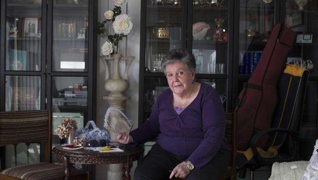Pilar Andia en su casa de Zaragoza, que parece un pequeño museo.