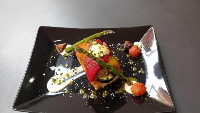 En Serendipia las verduras se presentan sobre una focaccia