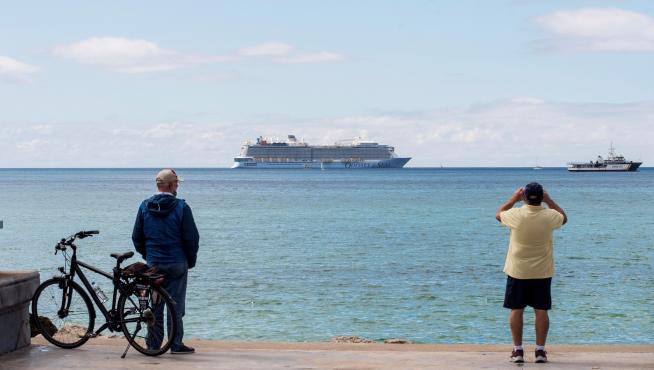 El crucero 'Odyssey of the Seas' en la bahía de Palma
