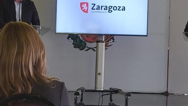 El alcalde de Zaragoza y el director general de Telefónica 5G, ayer en Zaragoza