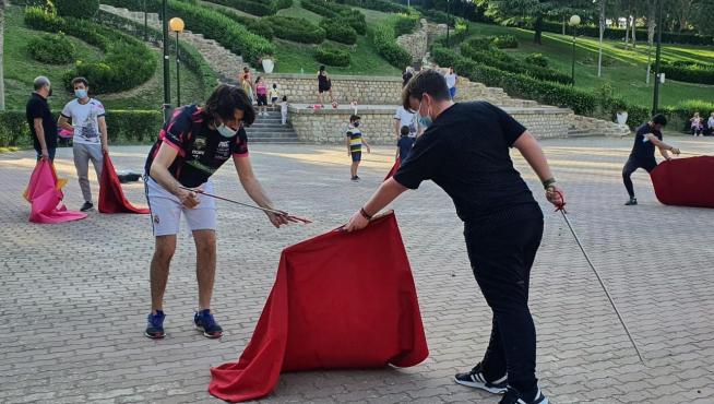 Toreo de salón, en el Parque Grande.