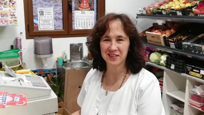 Teresa Górriz lleva la tienda de alimentación de La Puebla de Valverde desde hace 17 años.