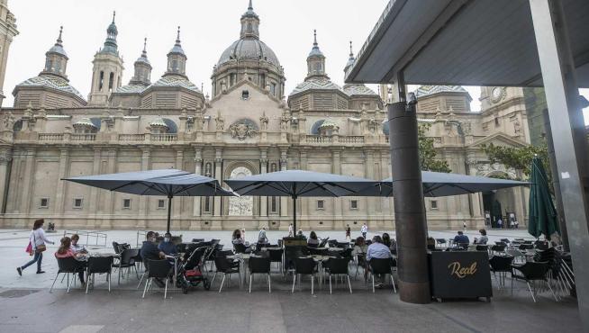 Terraza en la plaza del Pilar de Zaragoza.