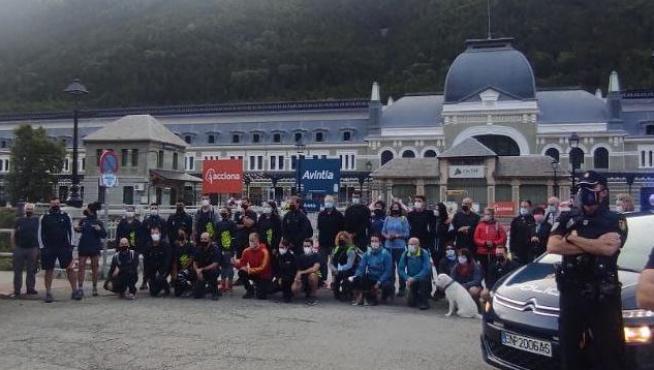 La Policía Nacional recorre el tramo Somport-Jaca apoyando la campaña 'Protegemos el Camino de Santiago'.