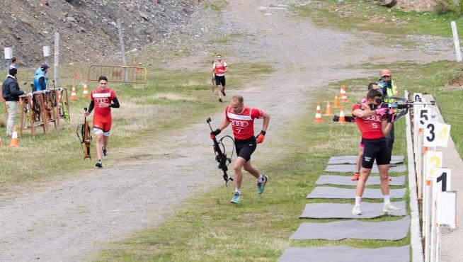 Imagen de los campeonatos de Aragón y Navarra de biatlón cross celebrados la pasada primavera en Candanchú.