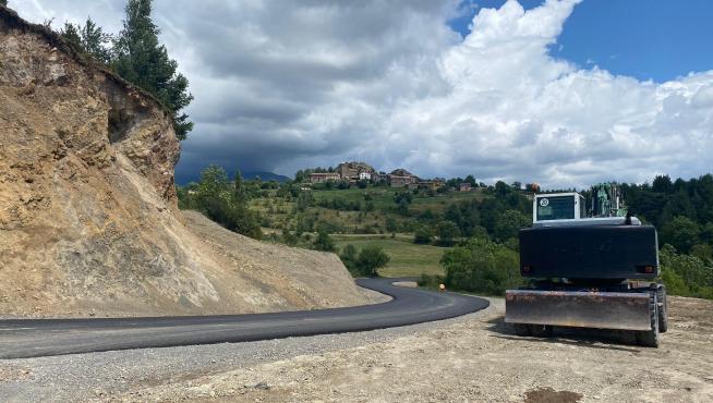 La mejora de la carretera de Espés ha entrado ya en la recta final después de más de dos años de obras.