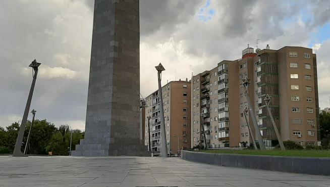 Estado en que se encuentra el pavimento del entorno del obelisco de la plaza de Europa.