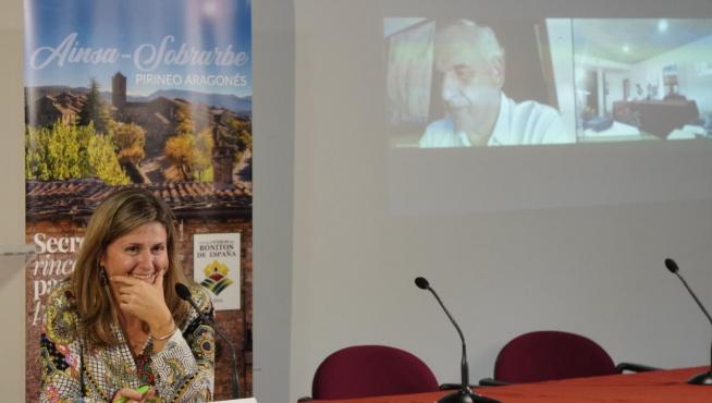 María Verges, síndica de Arán, presentando al empresario benasqués Carlos Barrabés.