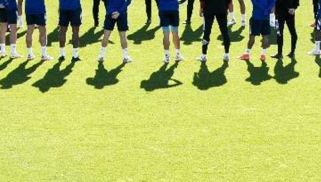 Los jugadores del Real Zaragoza en un entrenamiento.