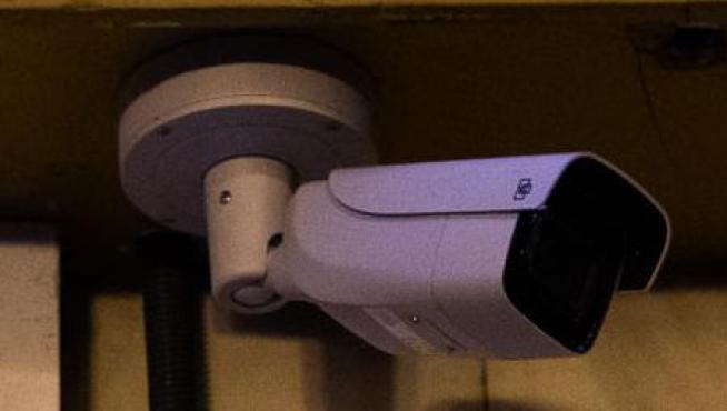 Una de las cámaras de videovigilancia que se colocaron el año pasado en el Casco Histórico