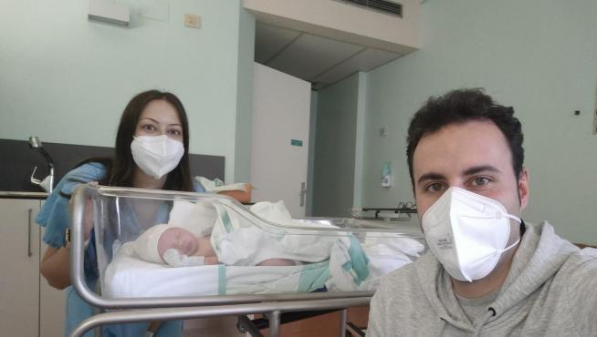 Bruno y sus padres, en el hospital Miguel Servet