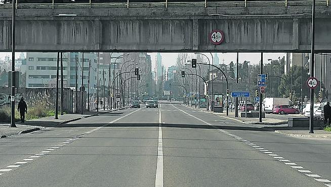 El proyecto de reforma de la avenida de Cataluña está condicionado por las vías del tren.