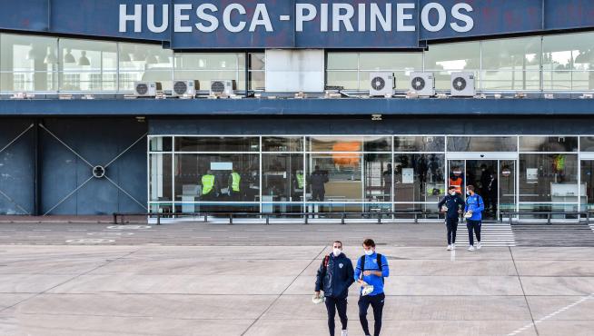 La SD Huesca se ha convertido en los últimos años en el cliente casi único del aeropuerto oscense y ya ha fletado 11 vuelos.