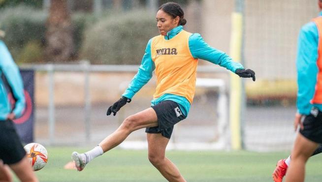 Salma Paralluelo, este lunes en el entrenamiento del Villarreal.