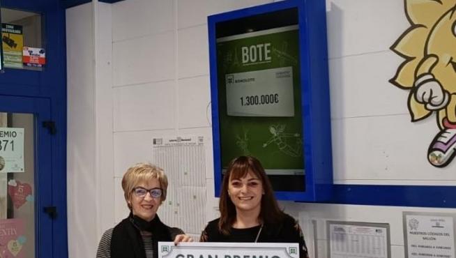 María Campos y Fina López, de la administración de lotería zaragozana 'El Sol'.