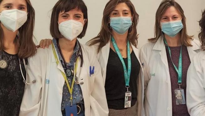 De izquierda a derecha, las pediatrias Yurena Aguilar y Carmen Rodriguez-Vigil, las hematólogas Valle Recasens y María Ángeles Montañés y la bioquímica Yolanda González, responsables de la investigación.